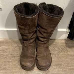 UGG Winter Suede Boots Lace back detail Size 7 (brown)